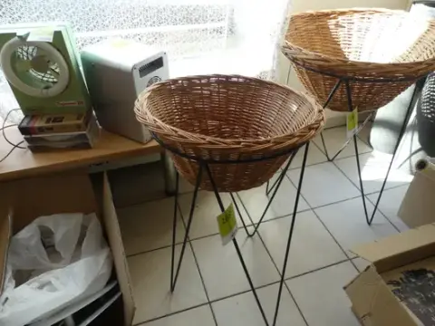 Expositor/cesta con soporte