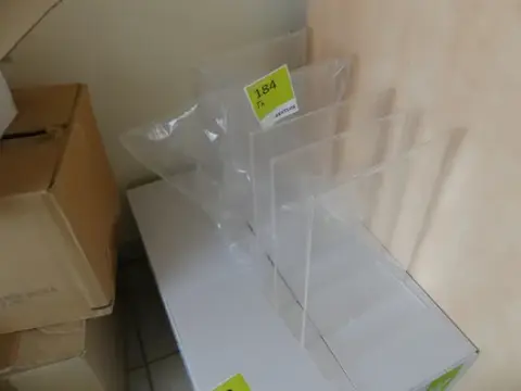 5 حاملات أكريليك