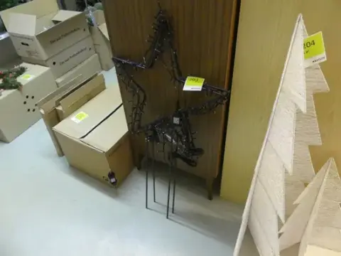 نجمتان زخرفيتان