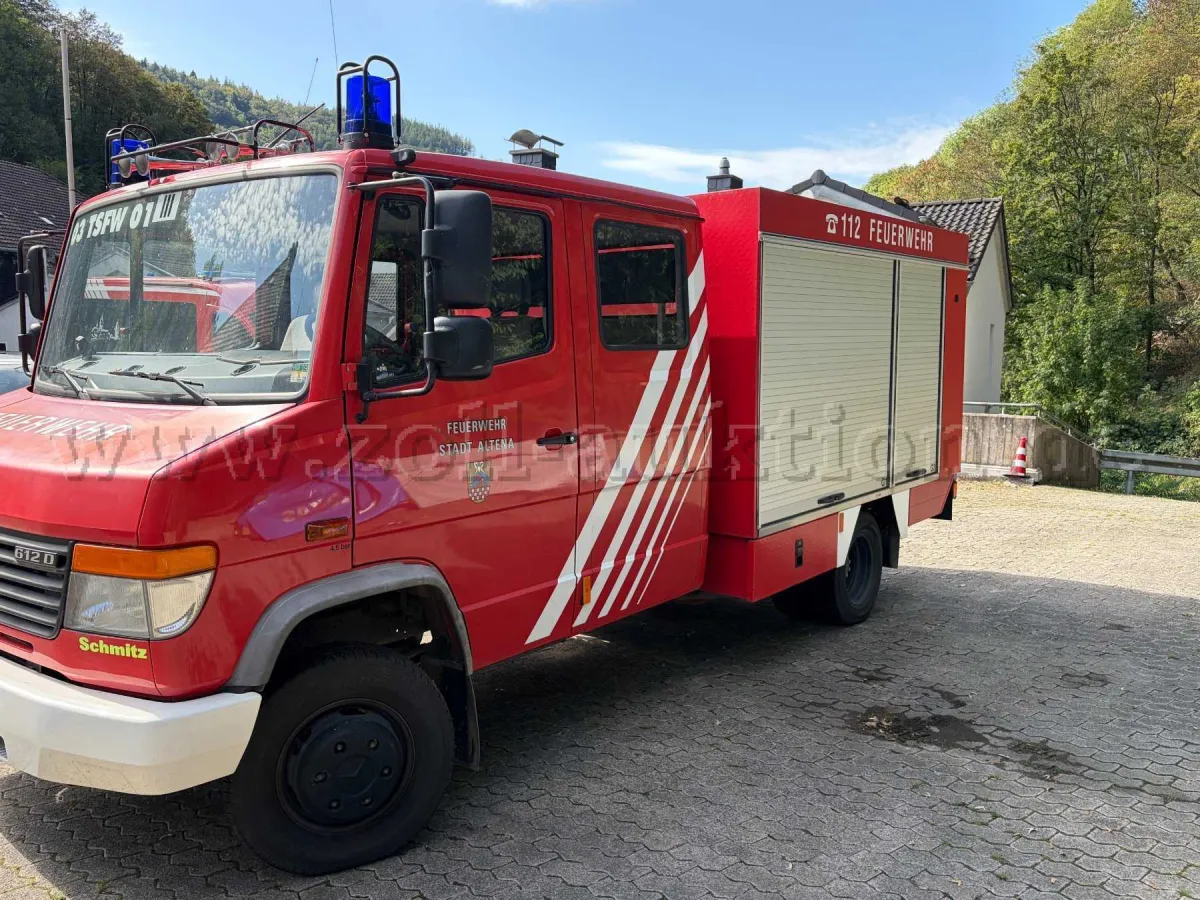 1辆Mercedes Benz 612 D-Vario底盘小型水罐消防车KTLF