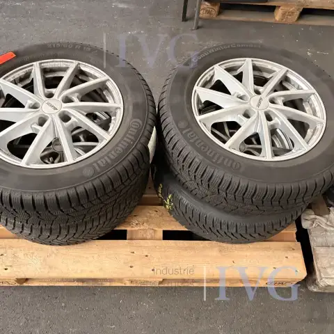 Set of all-season tyres CONTINENTAL
