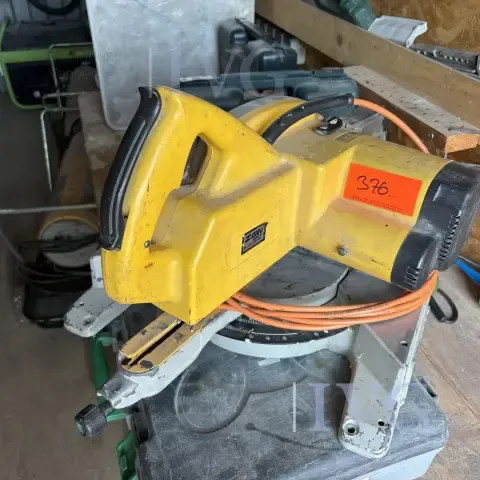 Ferăstrău de retezat și de colț DEWALT