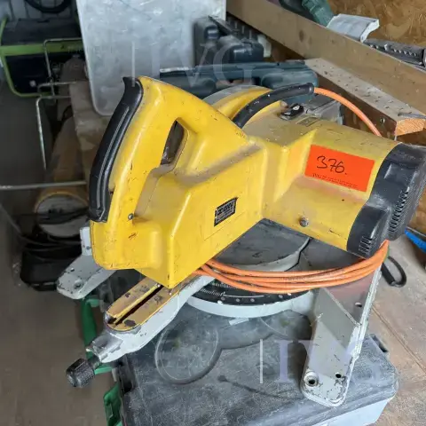 Ferăstrău de retezat și de colț DEWALT
