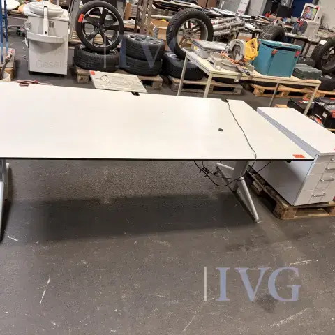 Sähköisesti korkeussäädettävät työpöydät HP