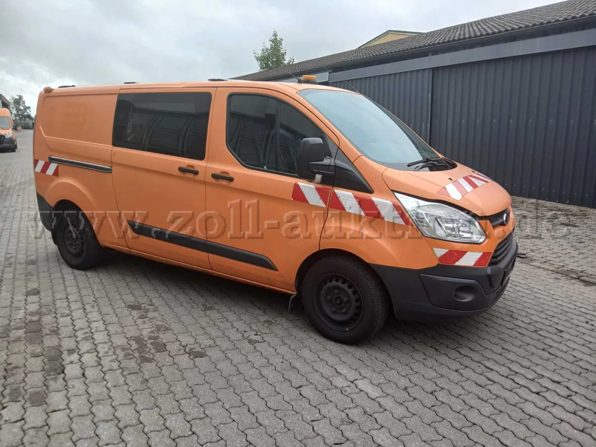 1 辆 Ford Transit Custom(故障,发动机损坏)