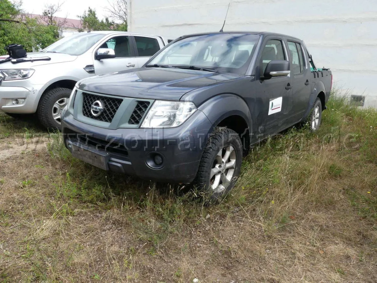 1 Nissan Navara 2.5 dCi DPF Double Cab XE 4x4