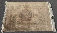 Tappeto orientale, probabilmente in seta, 90x125 cm