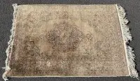 Alfombra oriental, probablemente de pelo de seda, 90x125 cm