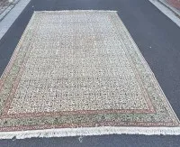 Grande tappeto tessuto, 225x340 cm, macchiato al centro