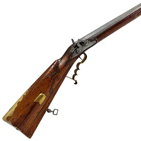 Barokk jaktrifle, utskåret skjefte med stjerneinnlegg, tilpasset til perkusjon, omkring 1740