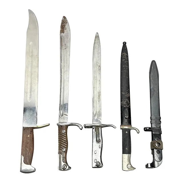 Lot de cinq baïonnettes, épée latérale 98/05 Simson & Co Suhl, épée latérale de secours, Kalachnikov