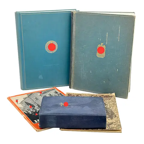 Lot de cinq livres « Reichstagung in Nürnberg 1934 », « Reichsparteitag Nürnberg 1933 », « Mein Kampf »