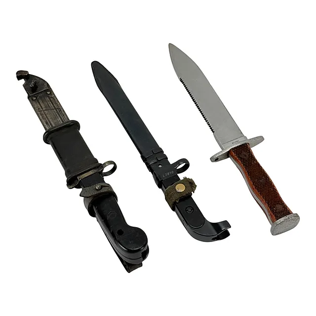 Baïonnette NVA M 59, baïonnette Kalachnikov type 2 avec fourreau et couteau de voyage avec dos scié