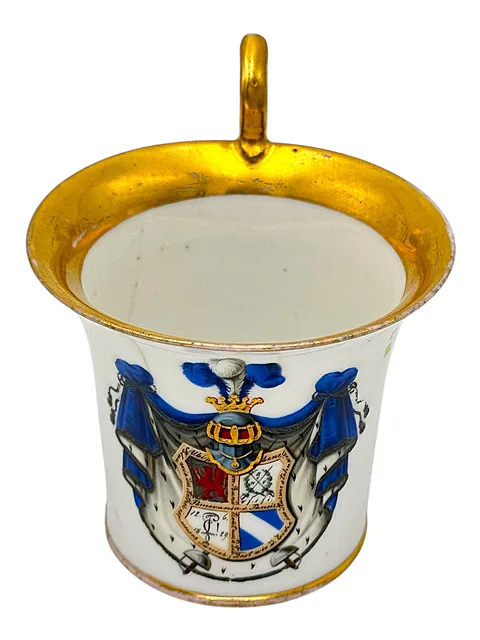 Kopp i kalathos-form med fullt våpen for Corps Pomerania Greifswald på hermelinskappe, omkring 1860