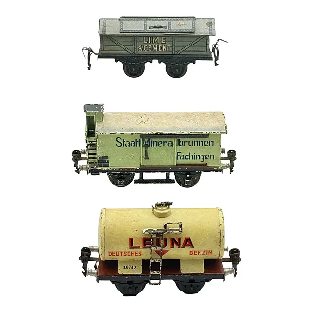 Trois wagons de marchandises voie 0, wagon-citerne Leuna et wagons couverts, années 1930