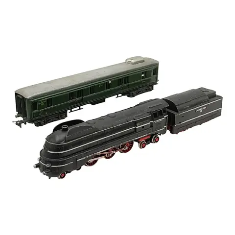 Locomotive à vapeur profilée Märklin SK 800 avec tender et fourgon, H0, probablement années 1950