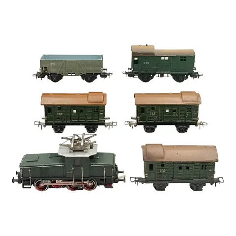 Märklin locomotive électrique E 63 02 avec quatre fourgons et un wagon de marchandises ouvert, H0, années 1950