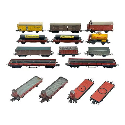 Lot Märklin de 15 wagons de marchandises H0, wagons-citernes et wagons ouverts, série 300, années 1950