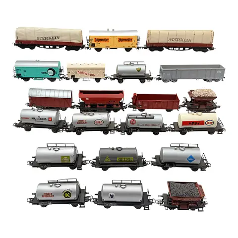 Lot Märklin de 21 wagons de marchandises et citernes, wagons couverts, citernes et ouverts, échelle H0