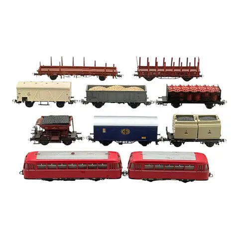 Märklin autorail VT 95 avec remorque et huit wagons de marchandises, H0, années 1950