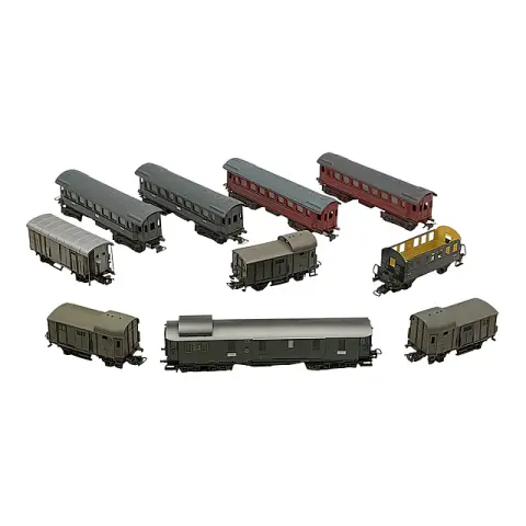Lot Märklin de dix voitures H0, voitures voyageurs, couchettes, restaurant et fourgons, années 1950