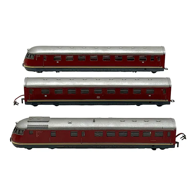 Trix Express VT 08 automotor diésel de tres piezas de la DB, rojo/plateado, H0