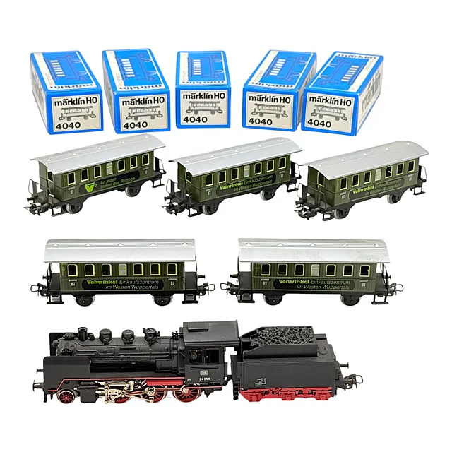 Märklin schaal H0 stoomlocomotief BR 24 van de DB 3003 met vijf personenwagens 4040
