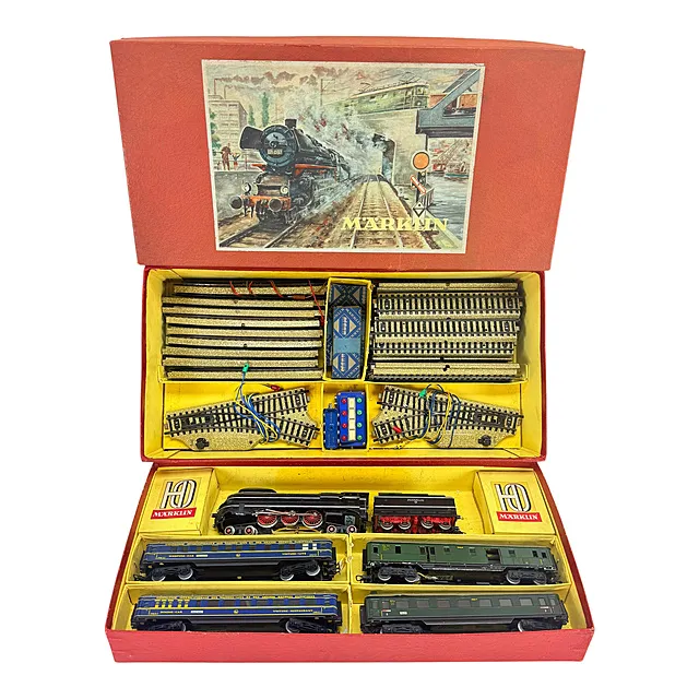 طقم قطار Märklin H0 طراز 3207 مع قاطرة بخارية انسيابية SK 800 وعربات، في العبوة الأصلية، الخمسينيات