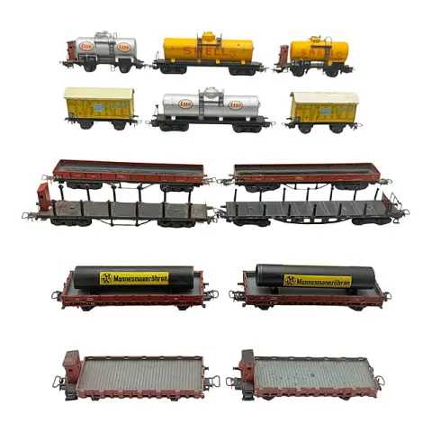 Märklin lot 14 goederenwagens, ketelwagens, lage en platte wagens, spoor H0