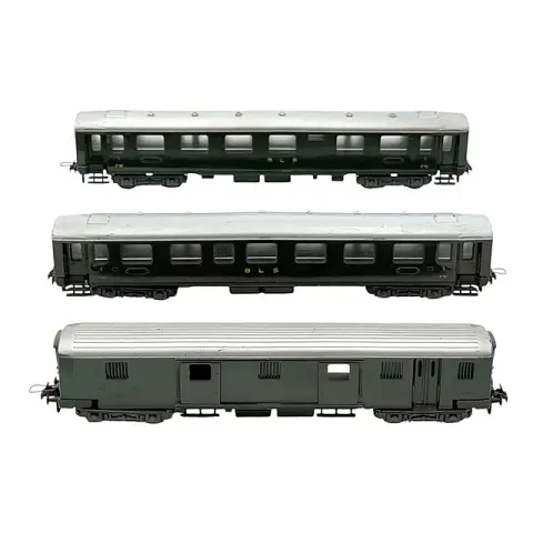 Trix Express H0 twee eersteklas personenrijtuigen en een bagagerijtuig van de BLS, vermoedelijk jaren 1960