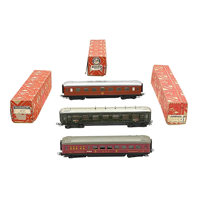 Märklin tre carrozze: carrozza ristorante DSG, carrozze viaggiatori SJ e verde, H0