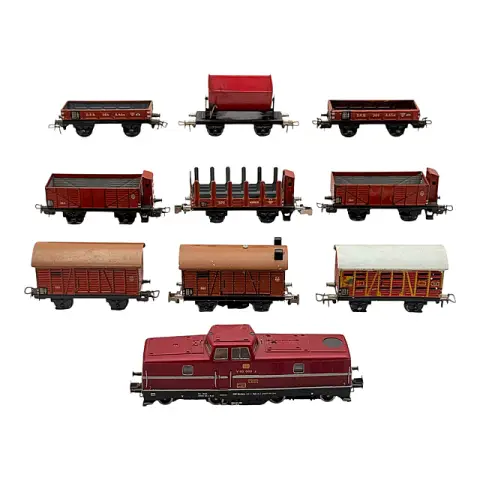 Locomotive diesel Tesmo V 80 avec neuf wagons de marchandises Märklin, échelle H0, lot