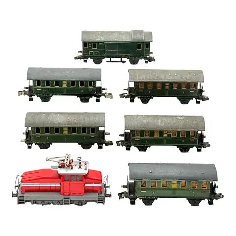 Märklin H0 locomotive électrique 3044 EA 800 avec cinq voitures voyageurs et un fourgon, probablement années 1960