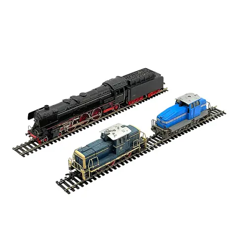 Märklin H0 locomotive à vapeur BR 01 097 (3026) et deux locomotives de manœuvre diesel