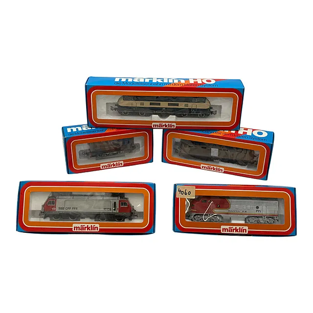 Märklin H0: مجموعة من خمس قاطرات وعربات محركة 3035 3081 3142 3323 4060، في عبوتها الأصلية