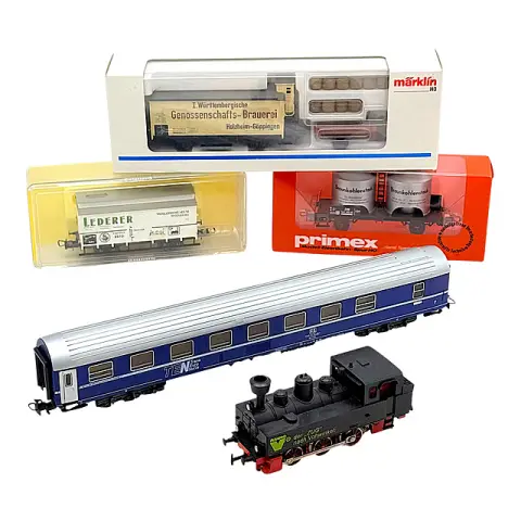 Lot Märklin H0 locomotive à vapeur 3090, voiture-lits TEN et trois wagons de marchandises
