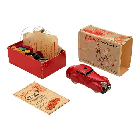 Schuco Fernlenk-Auto 3000, berline rouge à mécanisme et direction par câble, accessoires, boîte d'origine