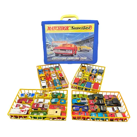 Lot de 46 voitures miniatures Matchbox et 2 remorques dans la valise de collection d'origine