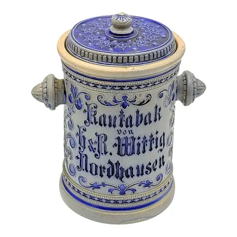 جرة تبغ مضغ H. & R. Wittig Nordhausen، خزف حجري من Westerwald، Gebr. Jung Höhr، نحو 1900