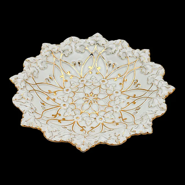 Coppa di gala Meissen con rilievo floreale e doratura, marchio a spade, sec. XX