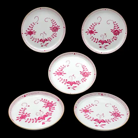Cinque piatti Meissen con pittura indiana purpurea, con bordo, filo dorato, XX sec.