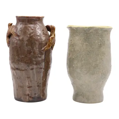 Grete Krämer-Zschäbitz, due vasi in ceramica, vaso con uccelli applicati e forma a calice, smalto opaco