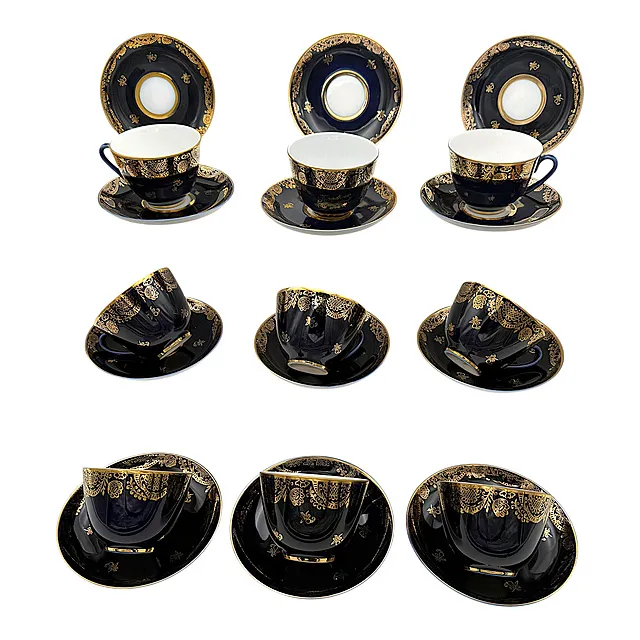 Lot Lomonosov, dix tasses et douze soucoupes, bleu cobalt avec décor doré, Russie