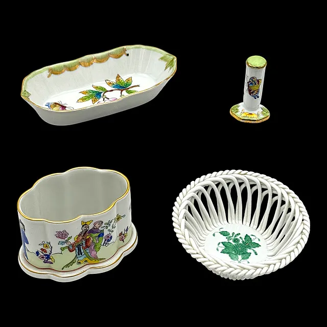 Herend ensemble de quatre pièces avec pot à pinceaux chinoiserie, Apponyi vert et Queen Victoria