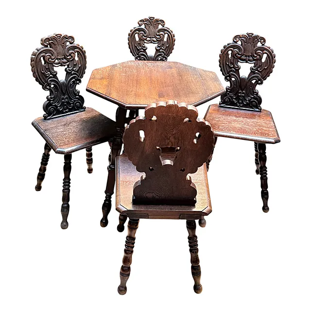 Ensemble de sièges, table octogonale et quatre chaises à dossier plein avec mascarons, chêne, historicisme, vers 1890
