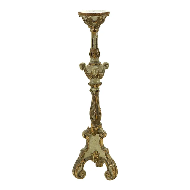 Barok alterstage, udskåret og malet træ, skaft med tre puttohoveder, 1700-tallet