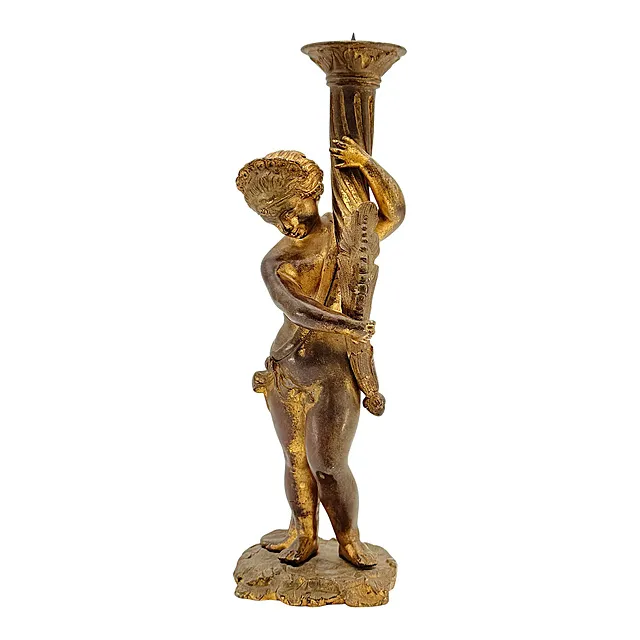 Figurlysestage, kvindelig figur med kanneleret lysholder, metal messingfarvet patineret