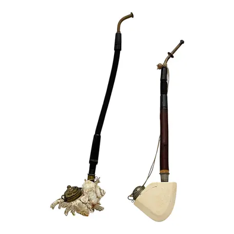 Due pipe da tabacco intorno al 1920, pipa conchiglia con conchiglia marina come fornello e pipa probabilmente in agatite