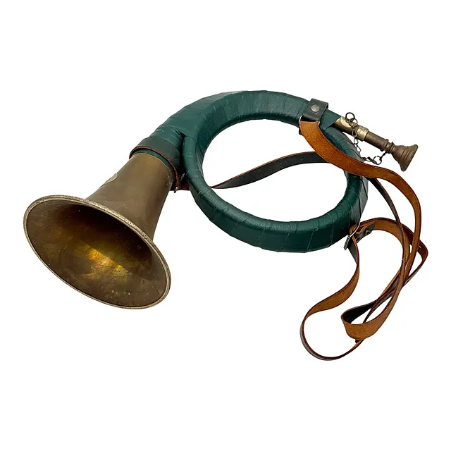 Corno da caccia Fürst-Pless, corno da caccia con rivestimento in pelle verde, bocchino a catenella e cinghia di trasporto
