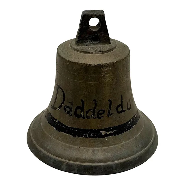 جرس نحاسي مع كتابة يدوية Daddeldu، جرس نهاية العمل البحري